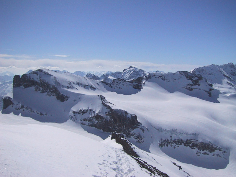 Ostern02_Blick_v_Urirotstock_Richtg_Brunnistock-grSpannort